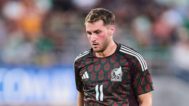 Feyenoord retiene a Santiago Giménez en el mercado de fichajes