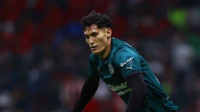 Chiquete Orozco, en un partido con Chivas.