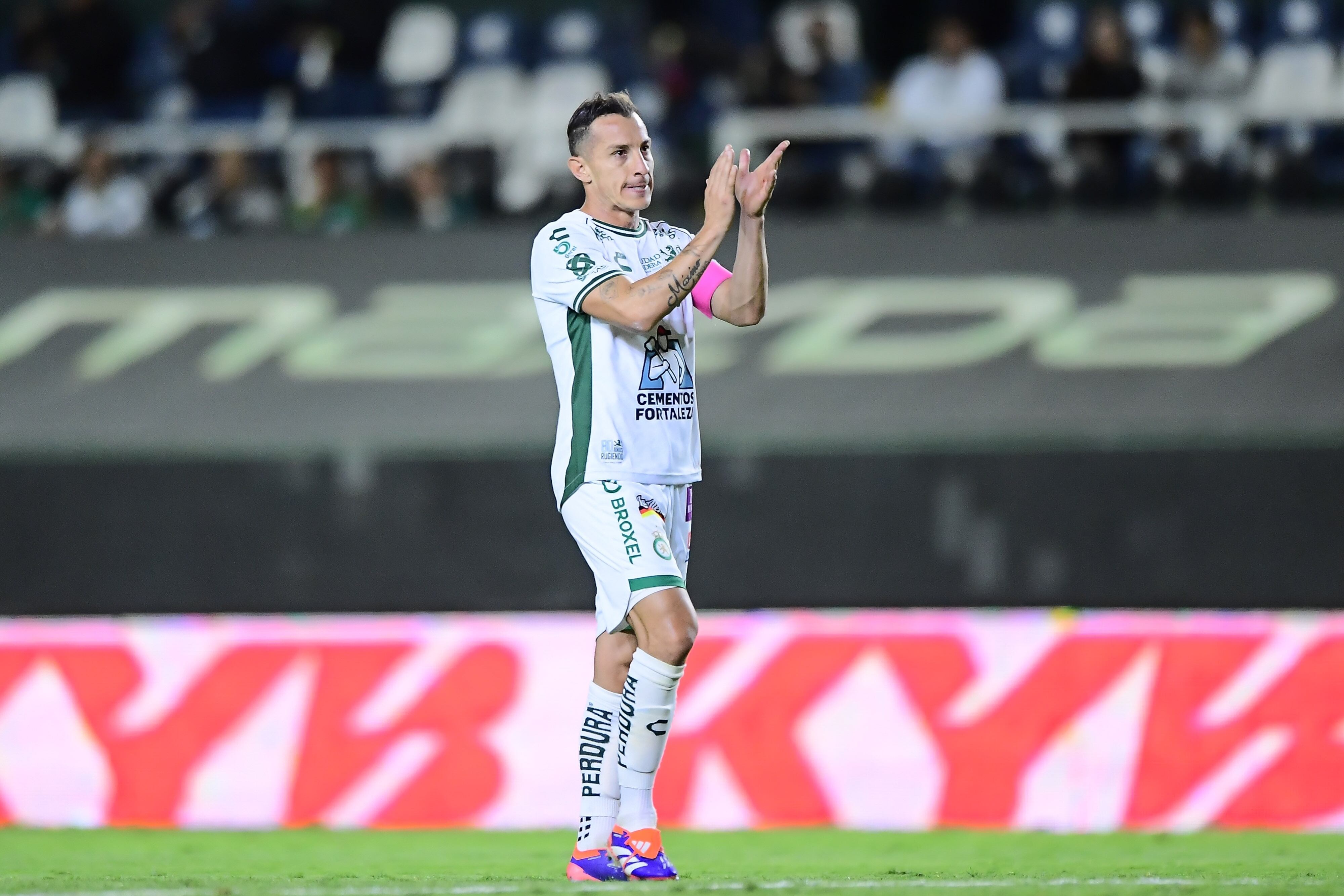 Andrés Guardado con Club León.