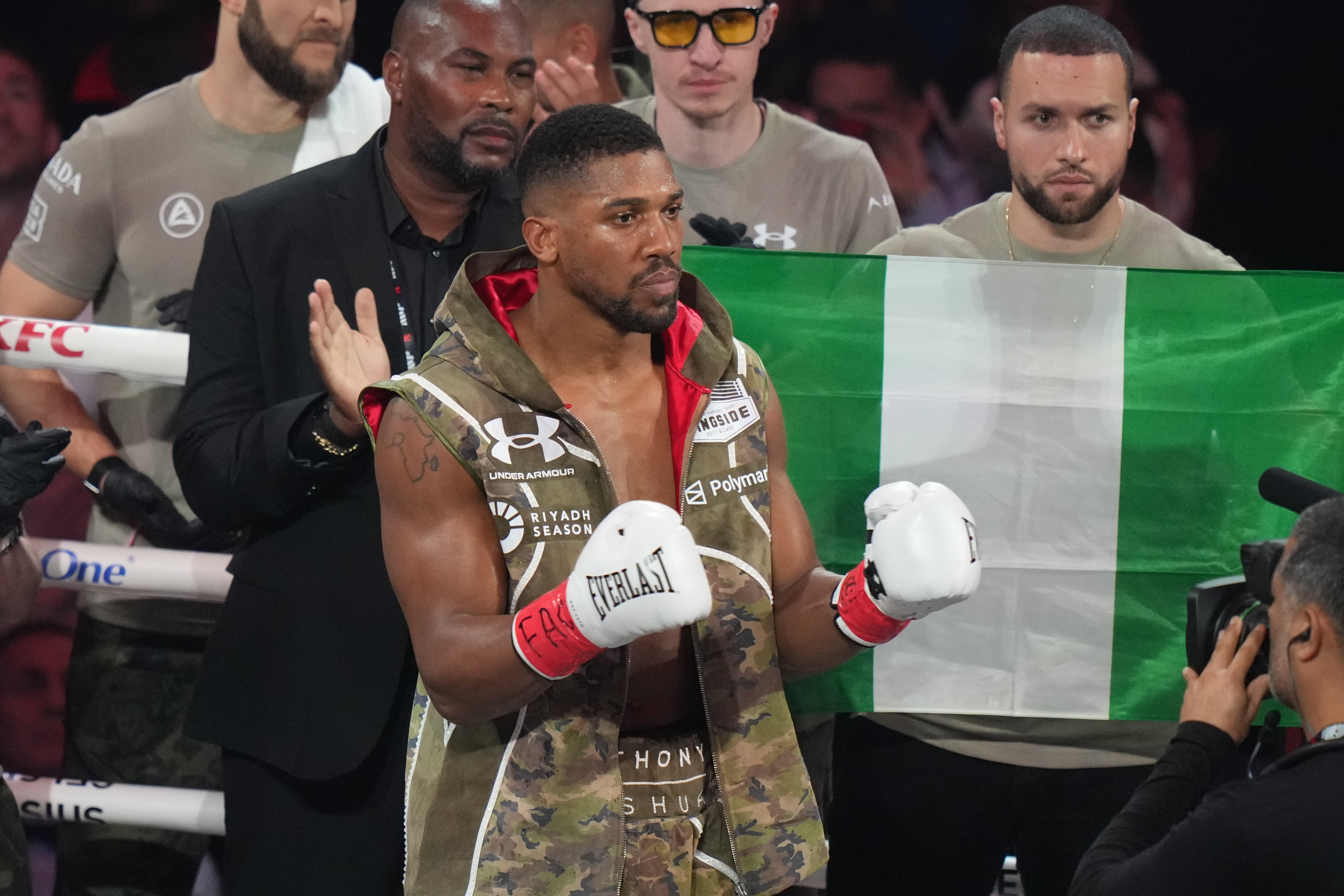 Anthony Joshua hospitalizado luego de incidente que causó dos muertes en Nigeria.
