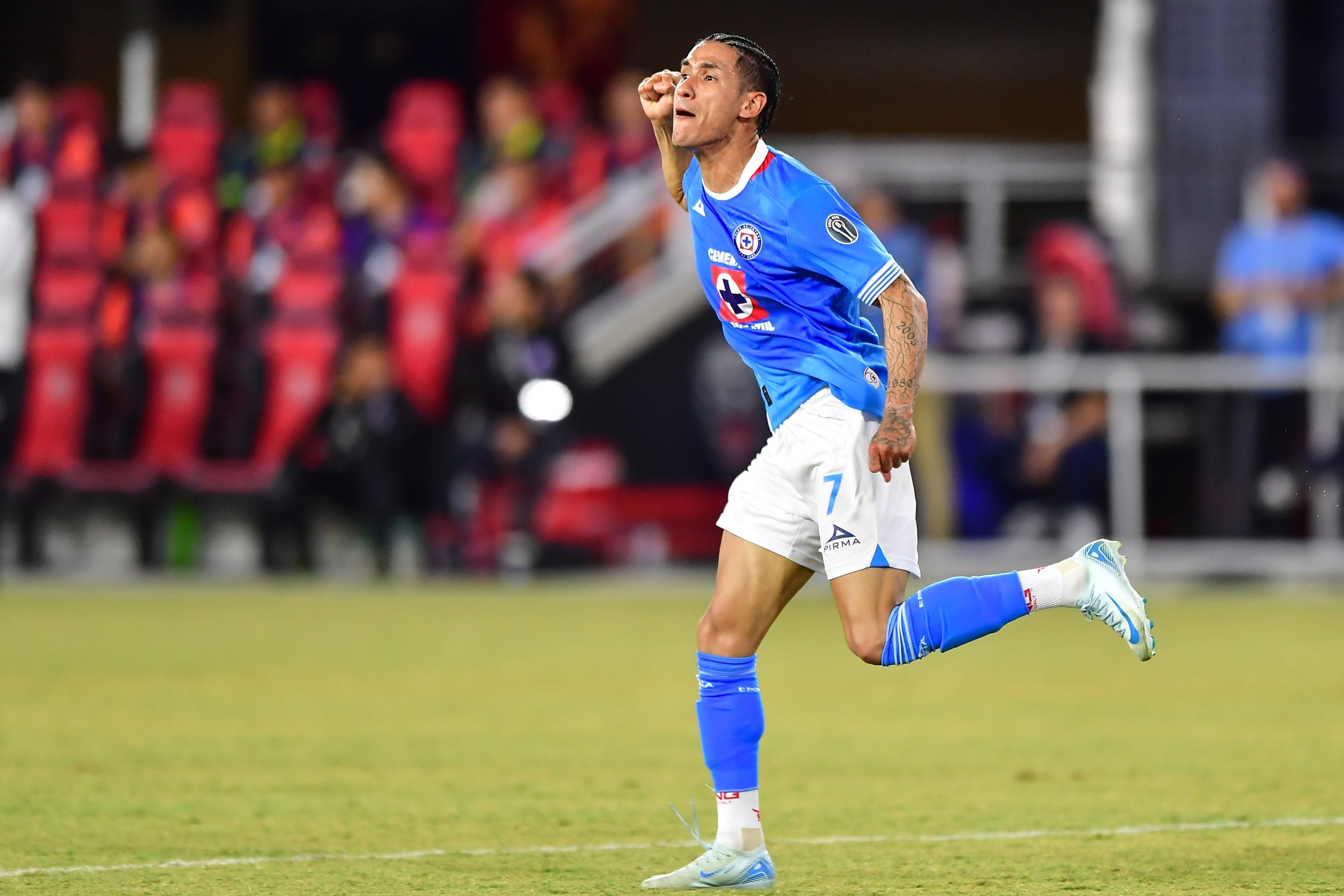 Uriel Antuna con Cruz Azul