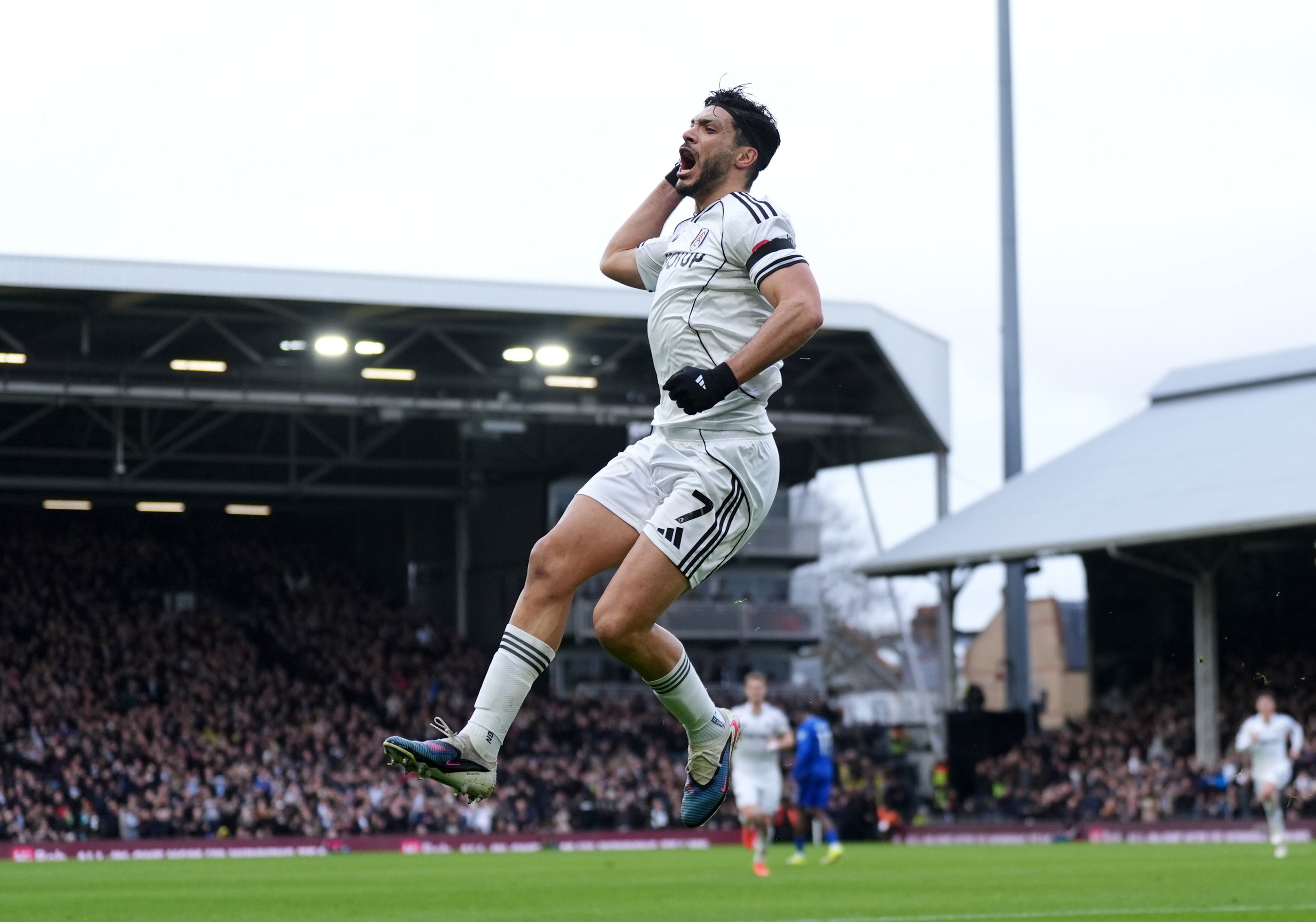 Raúl Jiménez revela cuál es su secreto para anotar penales.