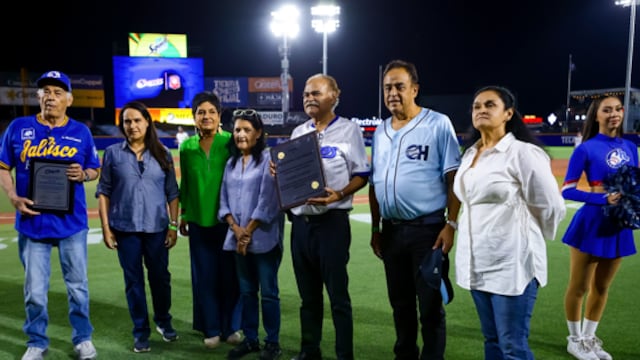Homenaje de Charros de Jalisco a don Guillermo Cosío Vidaurri