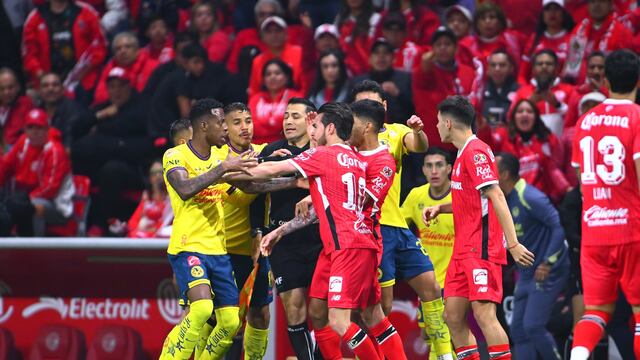 ¿Ayudas al América en la final? Hay pruebas de que las Águilas debieron jugar con 10 desde el primer tiempo