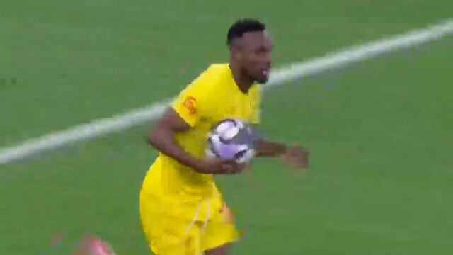 Julián Quiñones marca su gol 20 en Arabia Saudita