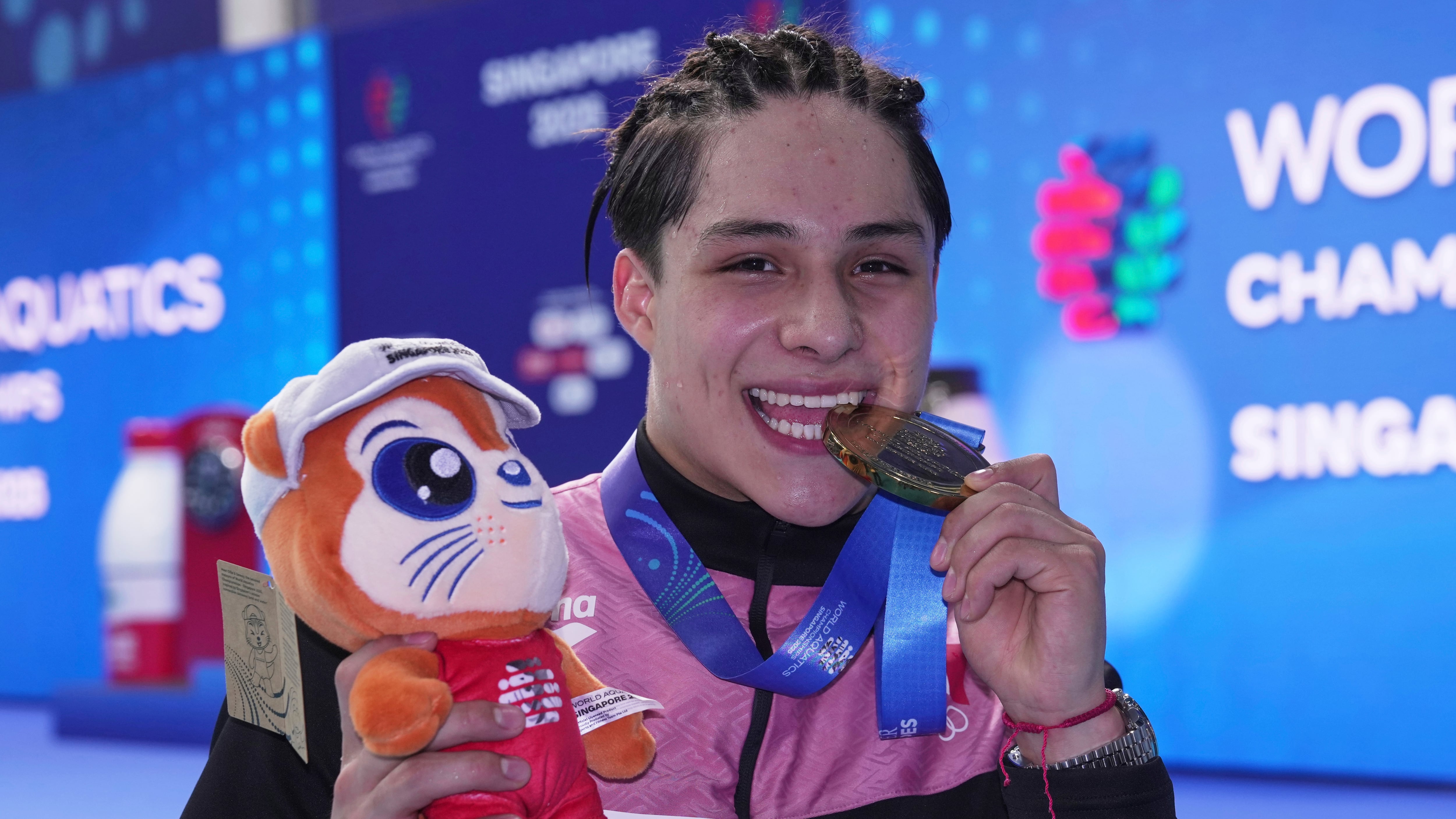Osmar Olvera se consagra campeón del mundo en el Mundial de Clavados 2025.
