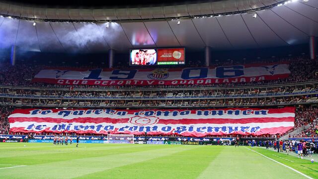 Tifos de la afición de Chivas en el Clásico Tapatío