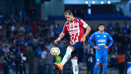 Sigue el escándalo en Chivas: Revelan por qué Chicharito tiró el penalti ante Cruz Azul