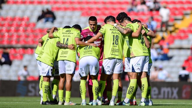 Reportan que vestidor del Club Puebla está completamente roto; el DT ya les renunció 2 veces