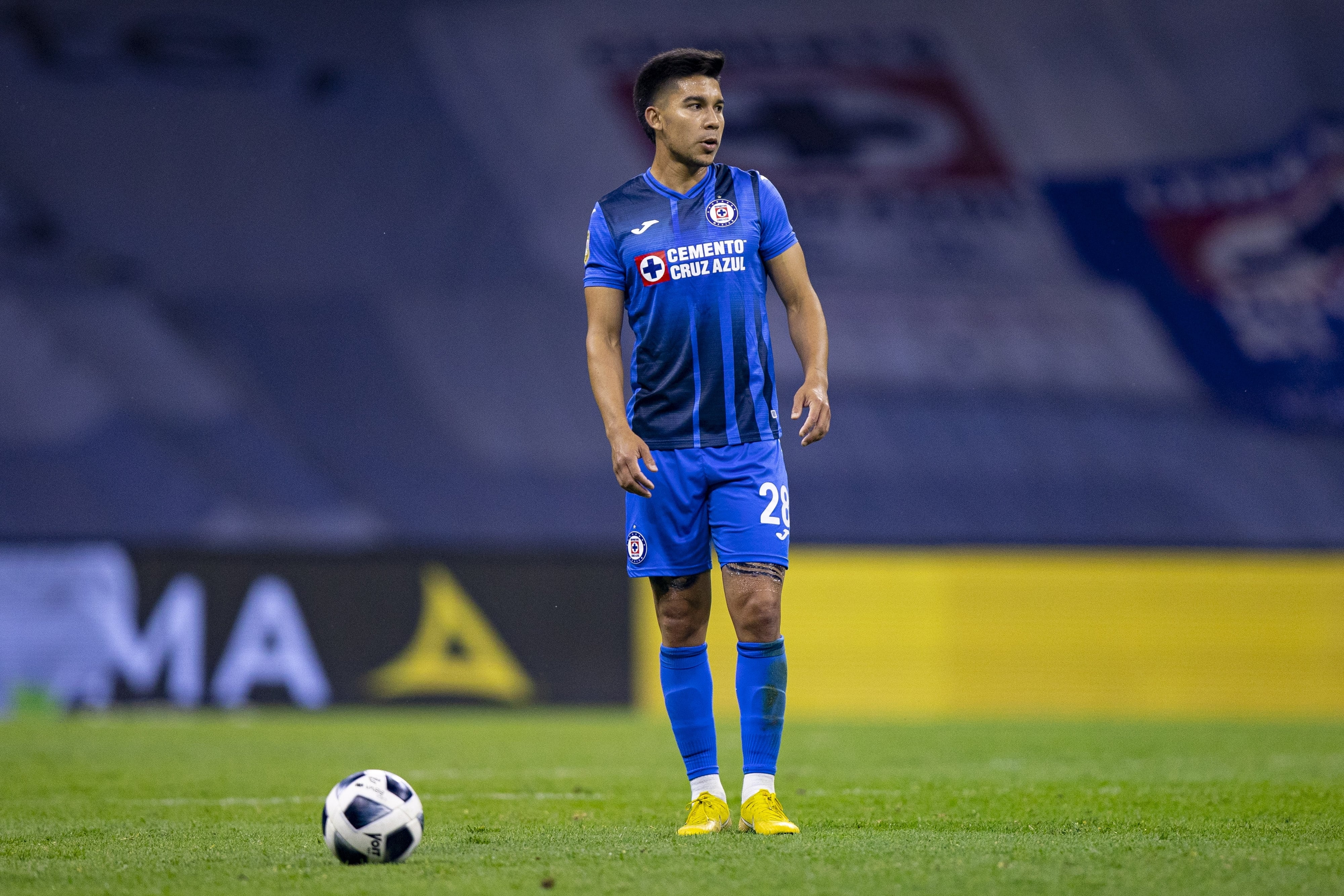 Ex jugador del Cruz Azul recibe un taladro como premio tras partido con el Boca Juniors