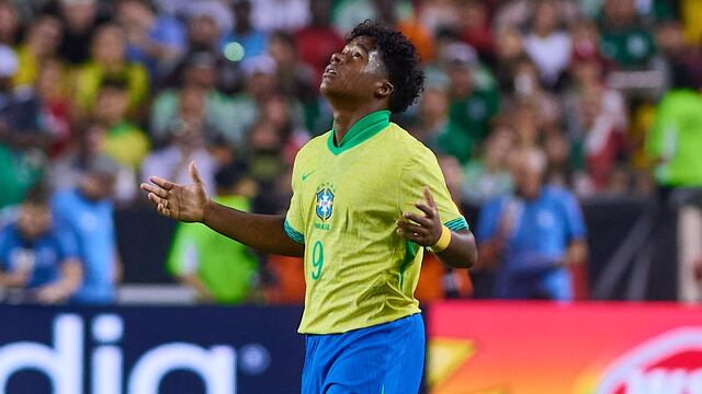 Endrick con la Selección de Brasil.