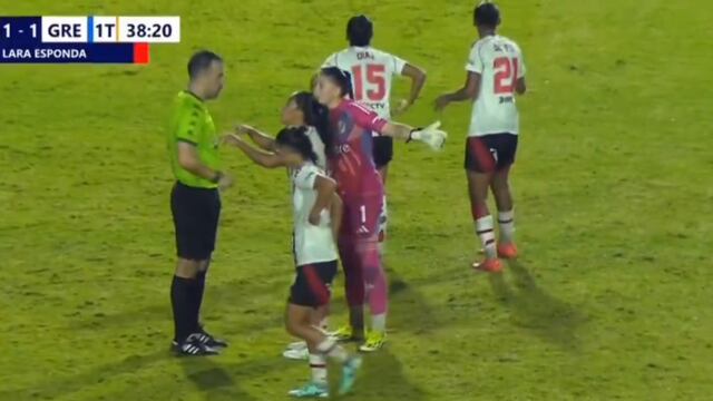 Escándalo en el futbol femenil; jugadoras hacen gestos racistas a recogebalones y suspenden el partido