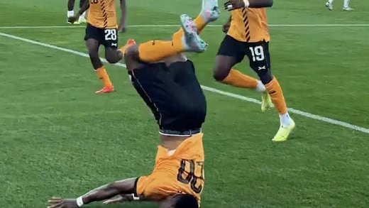 La espeluznante lesión de cuello de una estrella de Zambia por festejar gol en Copa Africana