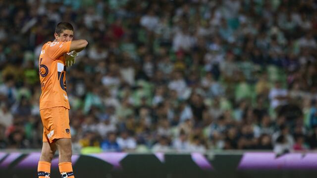 “Chamaco chillón”: Tuca Ferretti explota contra Rodrigo Parra por sus errores en su debut con Pumas.