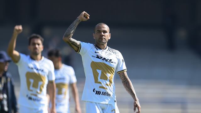 Dani Alves con Pumas