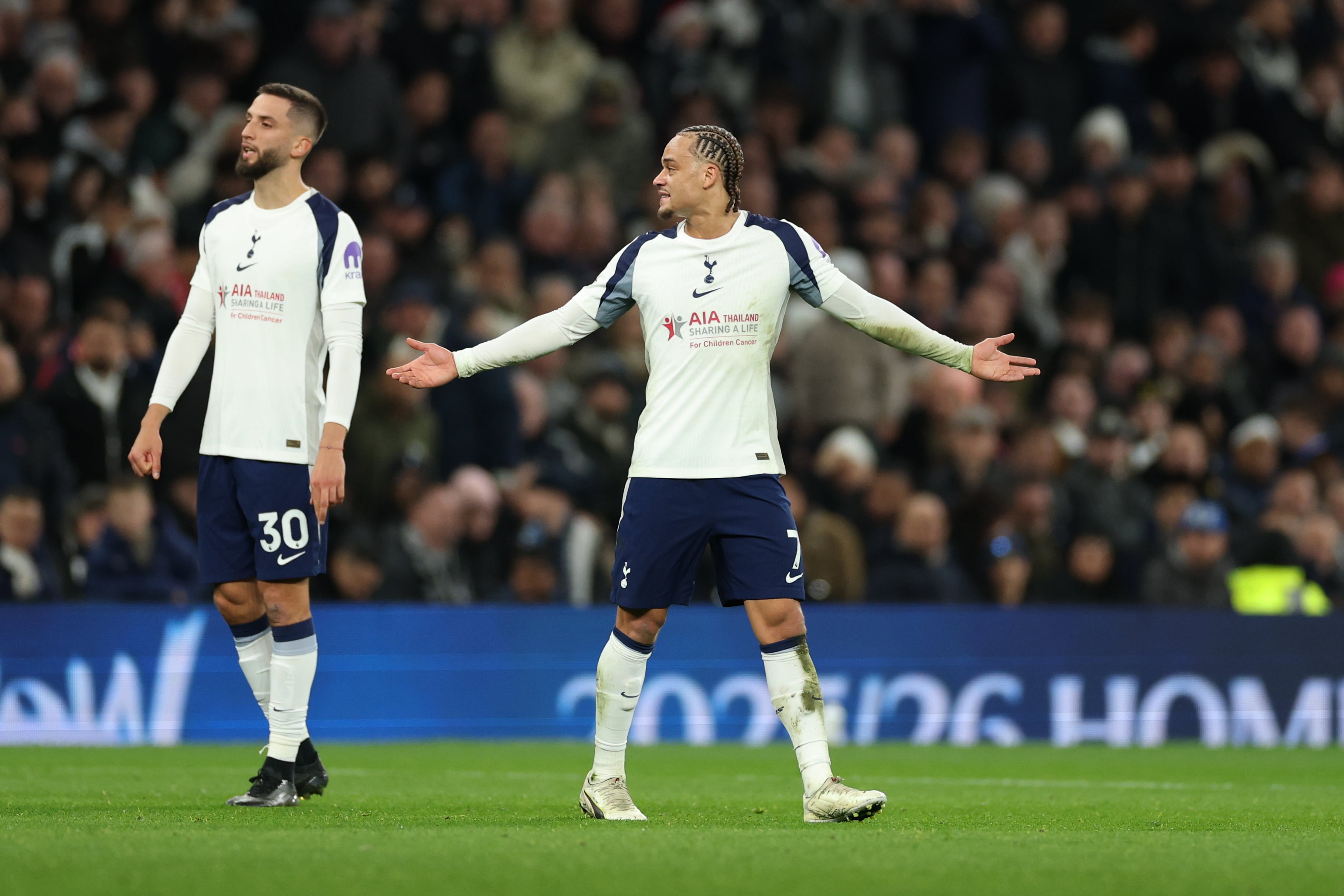 Xavi Simons en un partido del Tottenham en la Premier League 2025