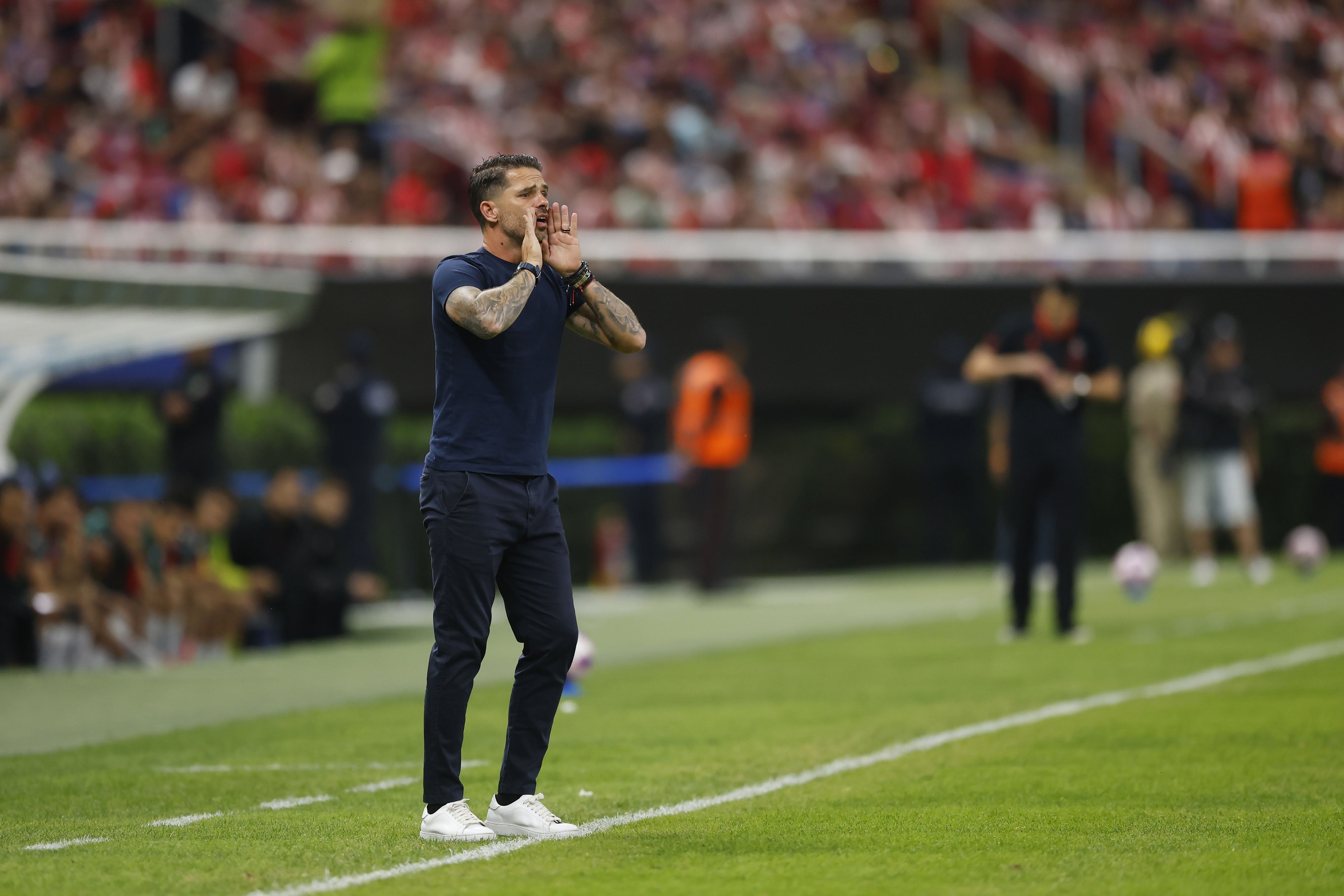 Fernando Gago con Chivas.