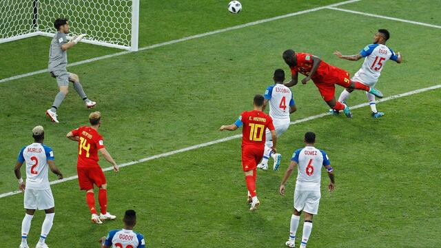 ¿Se van los cabezazos del futbol? Medicina liga esta técnica con daño cerebral.