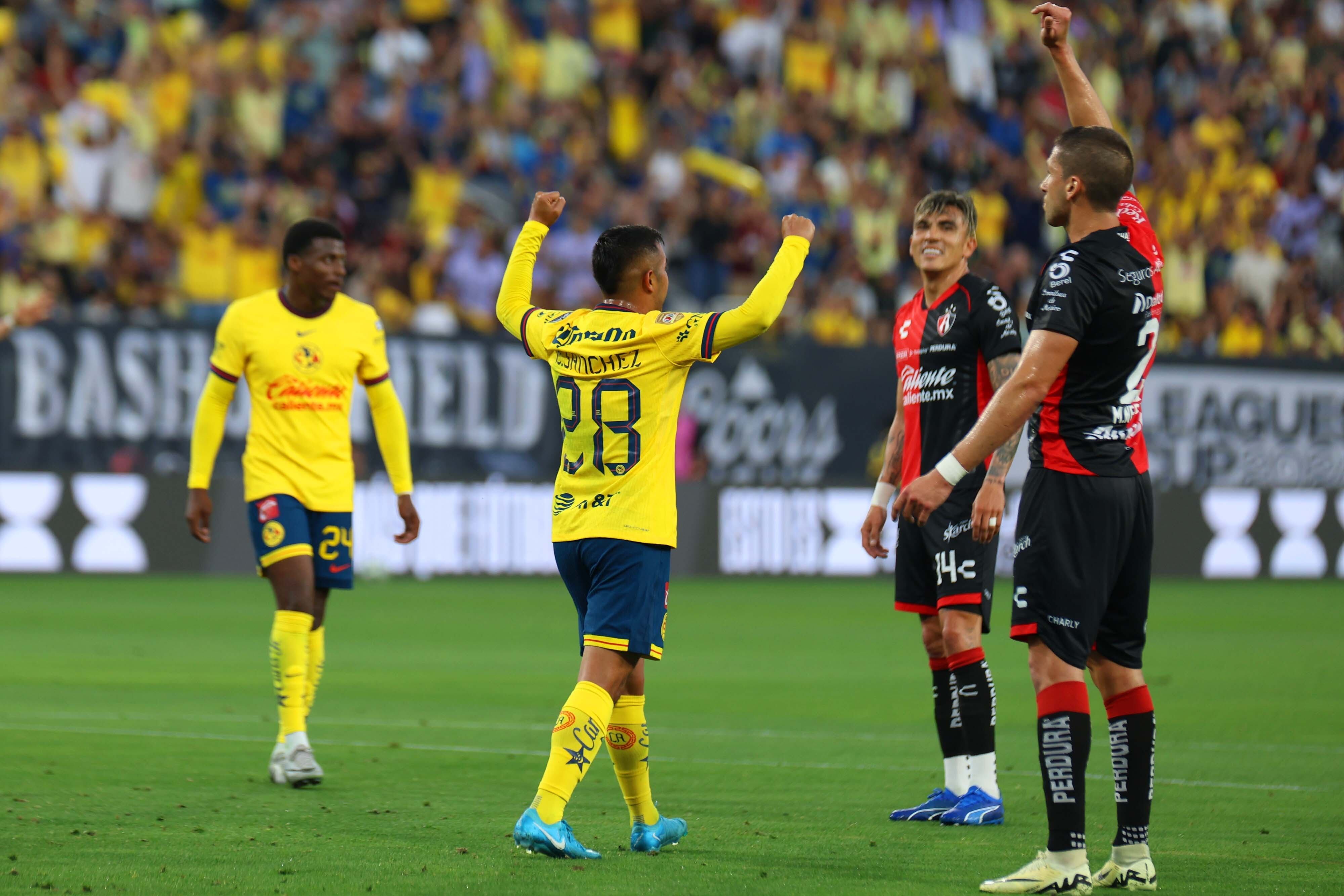 Erick Sánchez marca su primer gol con el Club América.