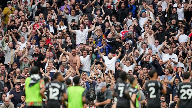 Narrador de Fox Sports fue a partido de la Premier League; fue agredido por los hooligans