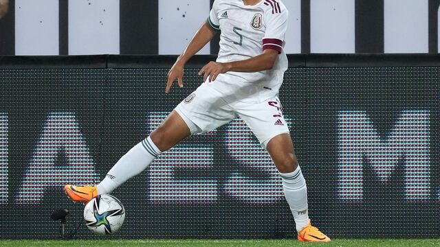 El mexicano que jugaba en Grecia y sonó para la Liga MX pero terminó fichado por un histórico de España.