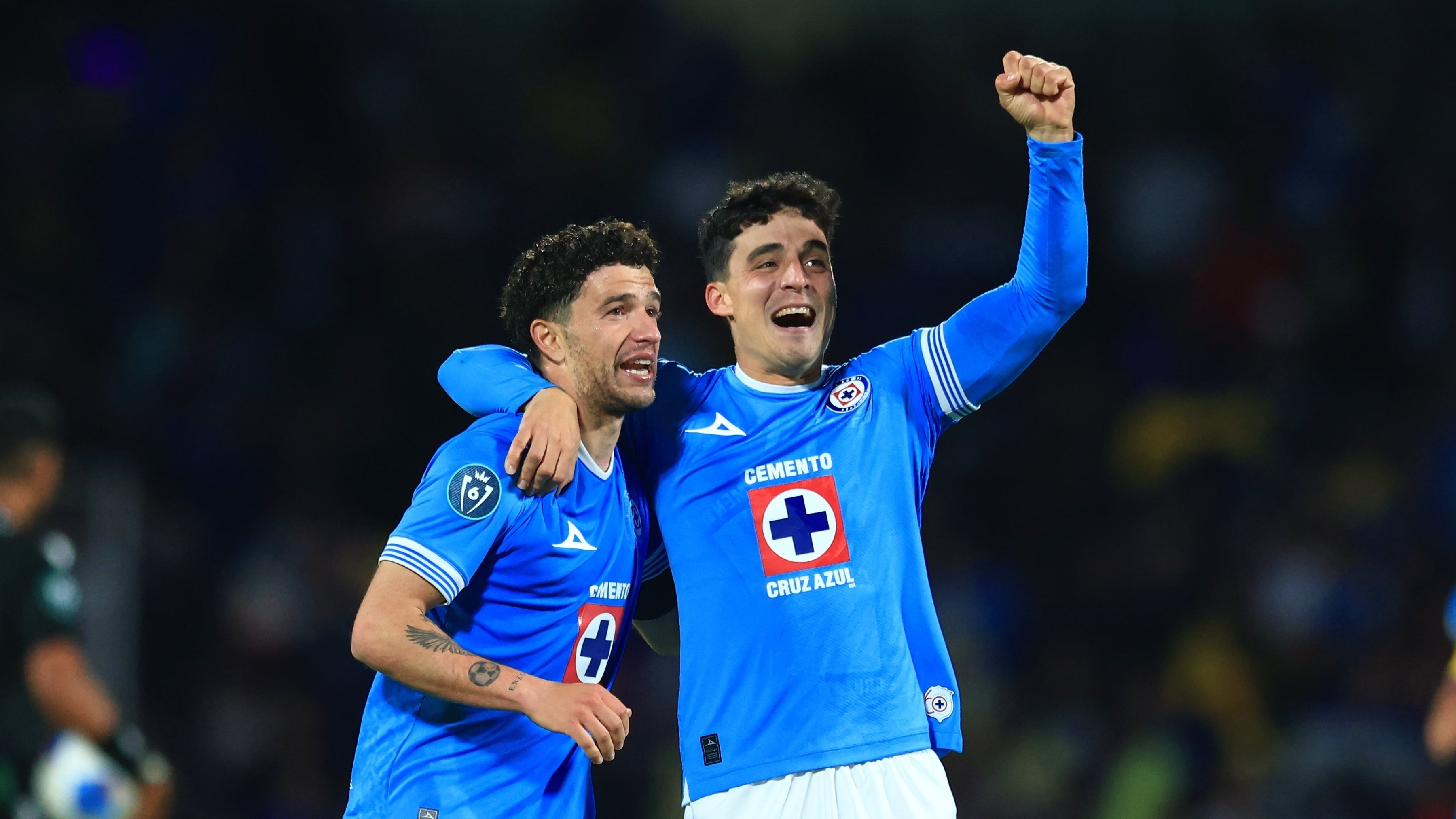 Nacho Rivero y Lorenzo Faravelli en el Cruz Azul vs América.