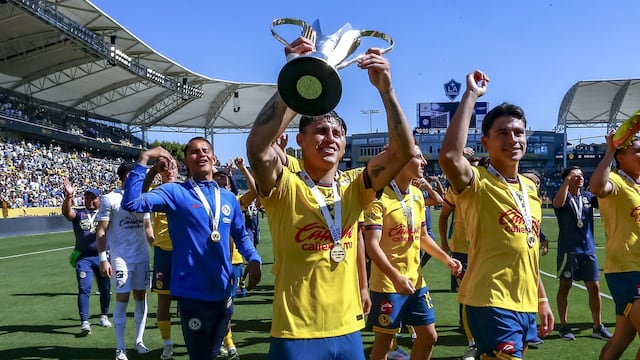 Chicote Calderón brilla con 4 títulos en América; en Chivas no logró nada