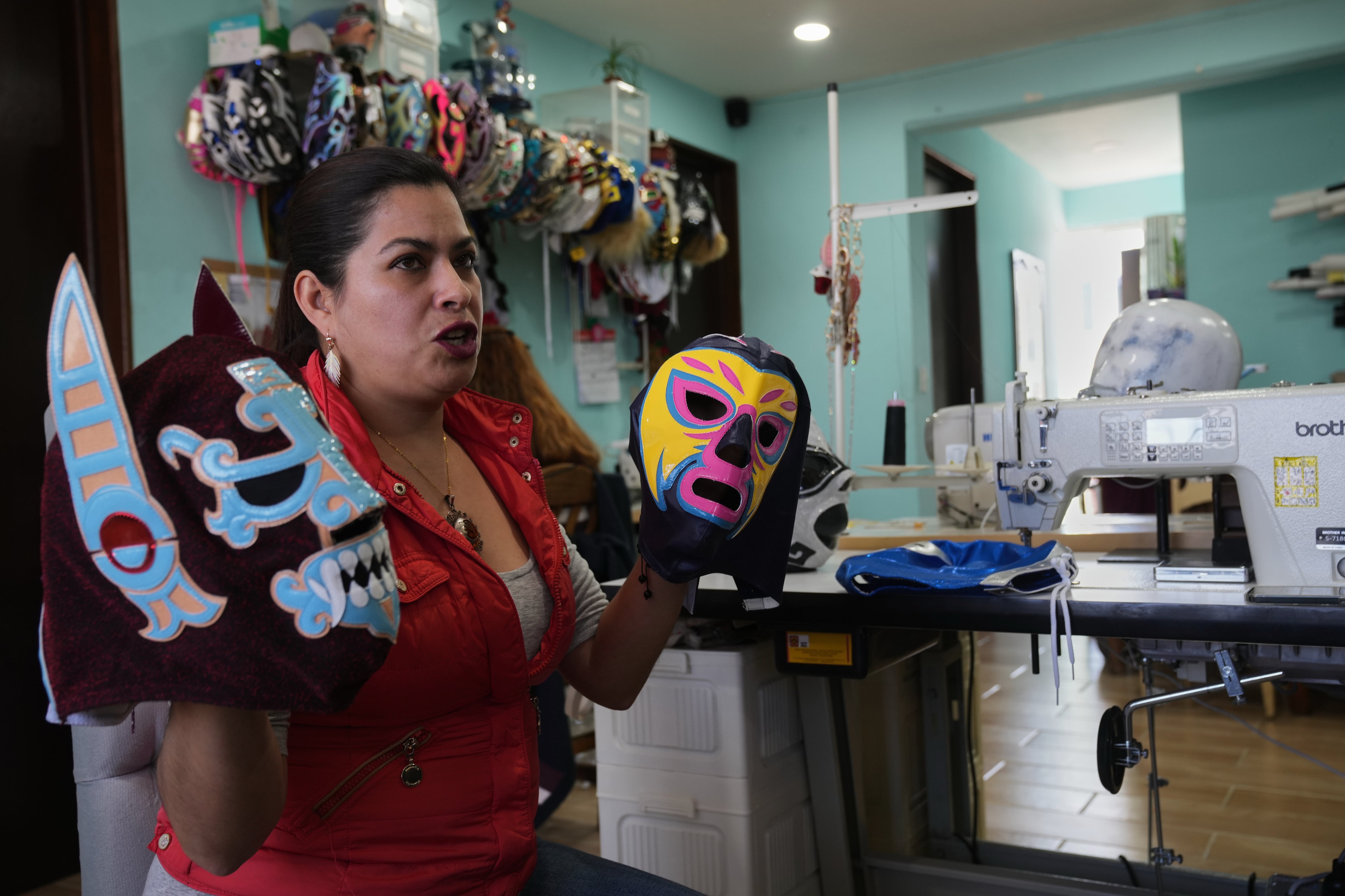 Alma Guadalupe Zúñiga, fabricante de máscaras de lucha libre