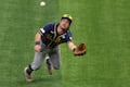 Milwaukee aplastó a Tampa Bay y acaricia la corona; Kevin Cash, en el banquillo de los acusados