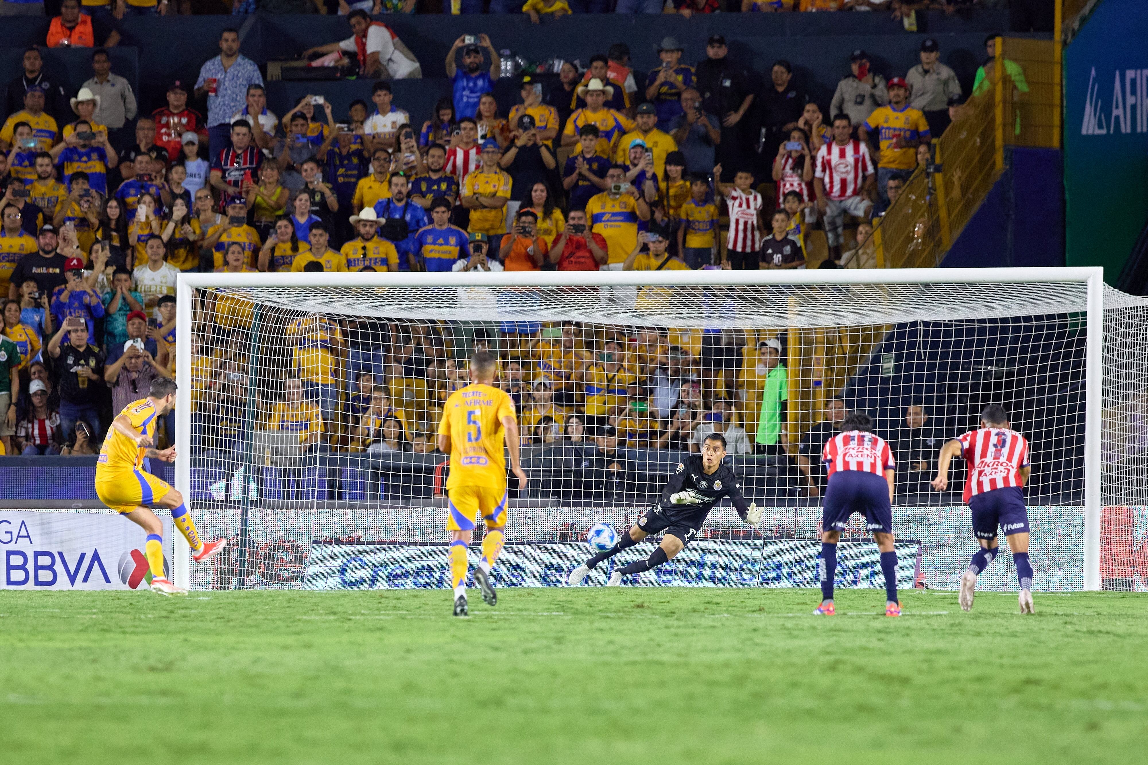 Tigres vs Chivas.