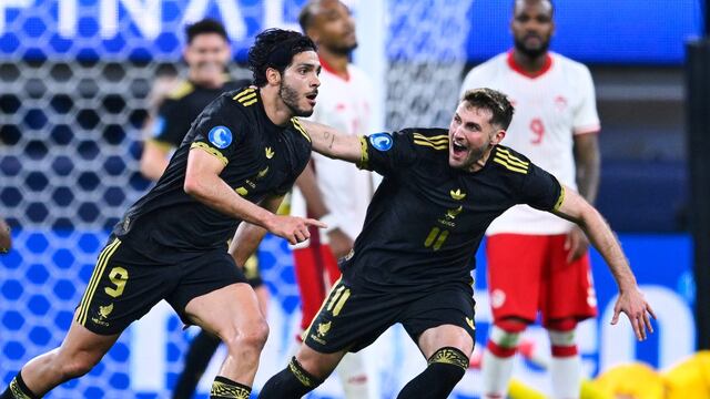 Raúl Jiménez y Santiago Giménez, en la Selección Mexicana.