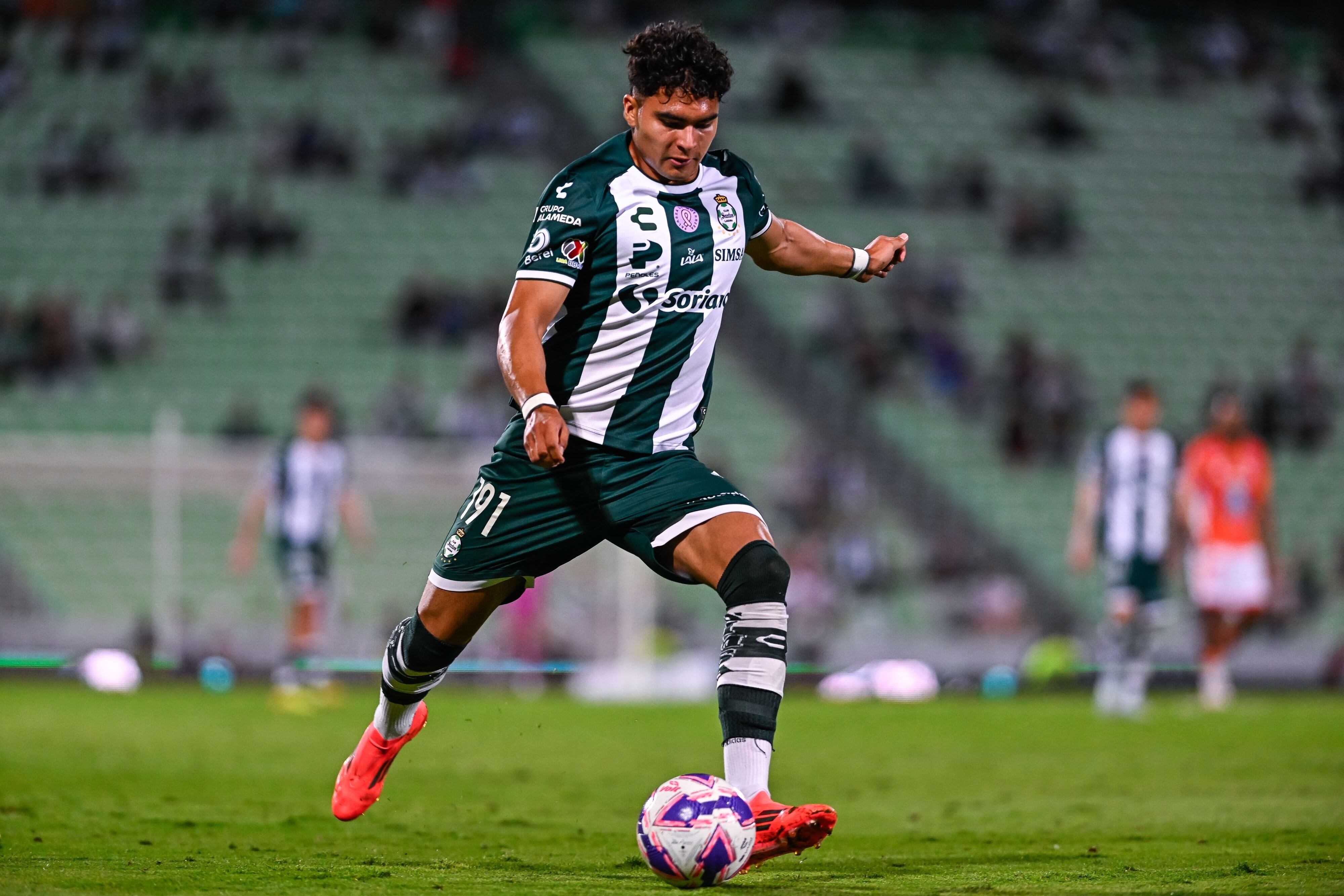 Stephano Carrillo saldría del Feyenoord para llegar a equipo de Segunda División.