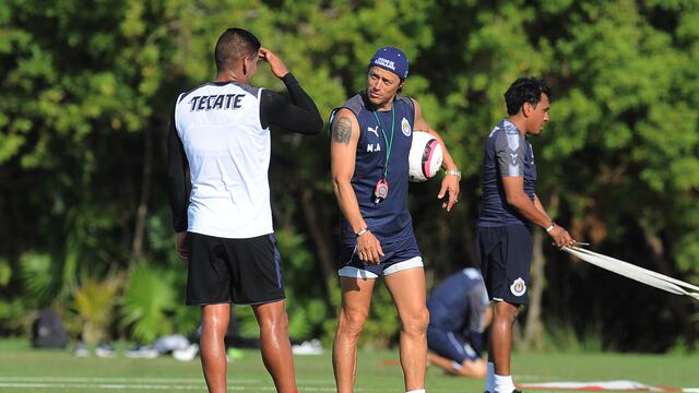 ¿Ídolos de Chivas gestionan regreso de Matías Almeyda? Las enigmáticas publicaciones de Carlos Salcido y Jair Pereira