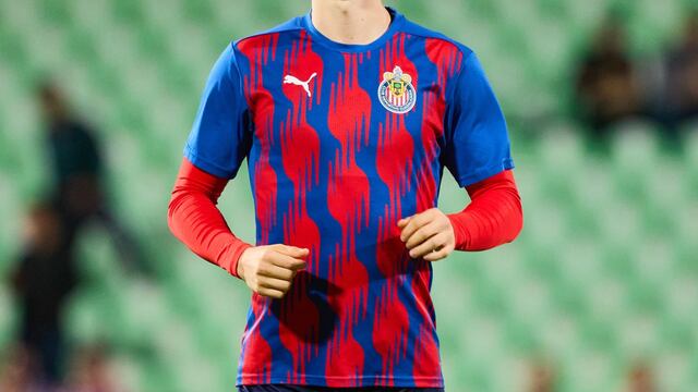 Chivas sufre importante baja en la delantera para el inicio del Clausura 2025