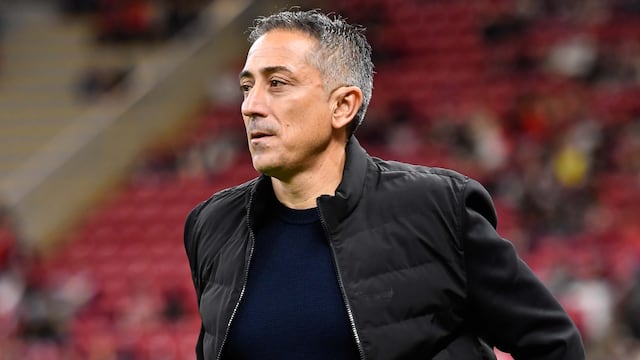 Chivas está que arde: Revelan que medio equipo no quiere que siga su DT