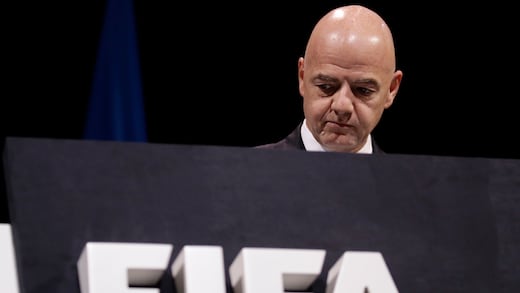 Con esta FIFA del lado de los poderosos, imposible un campeón como Grecia en la Eurocopa 2004