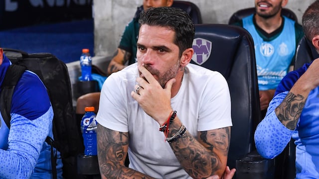 Aficionados de Boca Juniors piden la salida de Fernando Gago