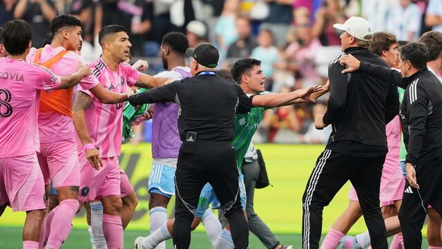 Luis Suárez podría salir de la MLS tras escupir a un auxiliar de Seattle Sounders y la Liga MX sería ideal para el delantero uruguayo