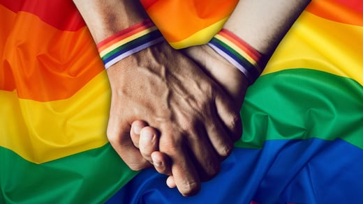 Exfutbolista afirma que hay jugadores homosexuales que “tienen novias falsas por miedo”