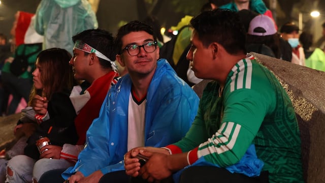 Aficionados de la Selección Mexicana lamentan la derrota de 3-2 contra la Selección de Inglaterra