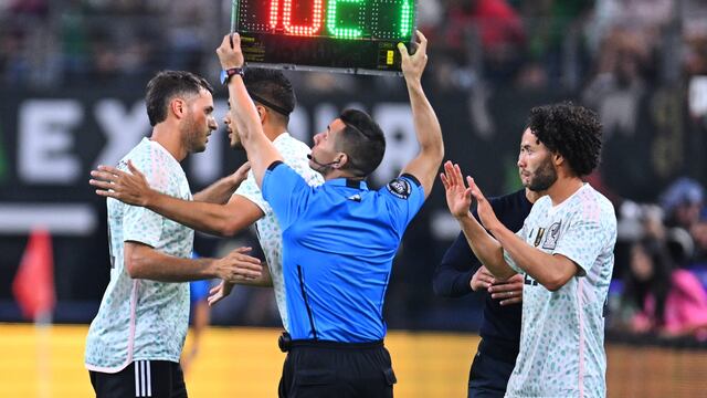 Santiago Giménez y Chino Huerta con la Selección Mexicana.