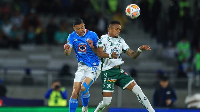 Reportan que Cruz Azul obligó a jugar a Andrés Montaño pese a molestias en la rodilla