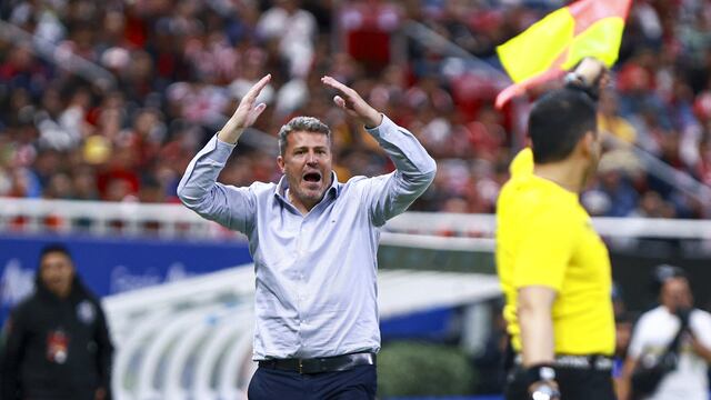 Óscar García Junyent con Chivas.