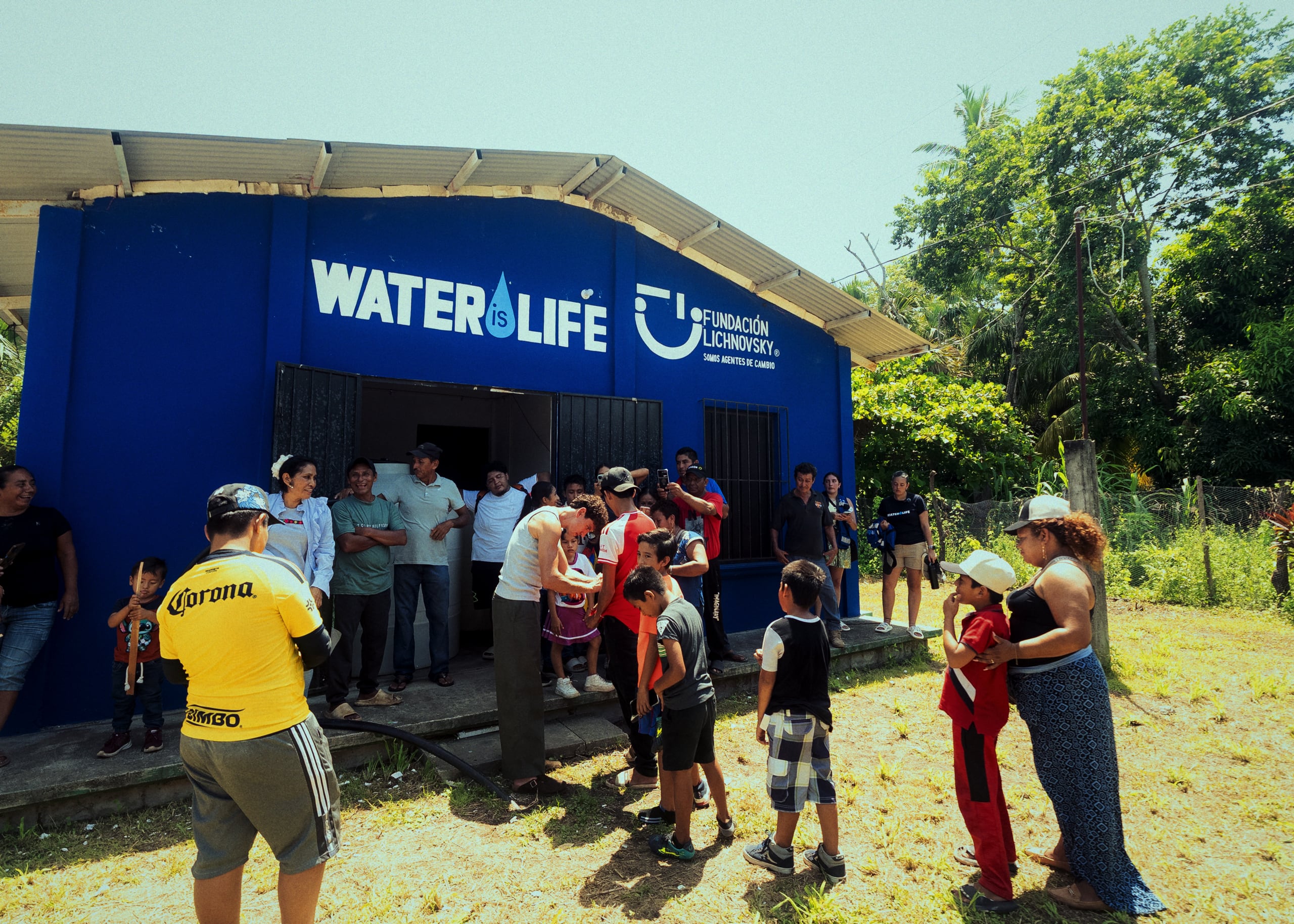 Fundación Lichnovsky mejora la calidad de vida en Chiapas con agua potable y energía solar.
