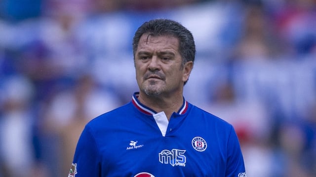 “¡No nomás es que llegues a comprar una franquicia”; la lapidaria crítica de Carlos Hermosillo.