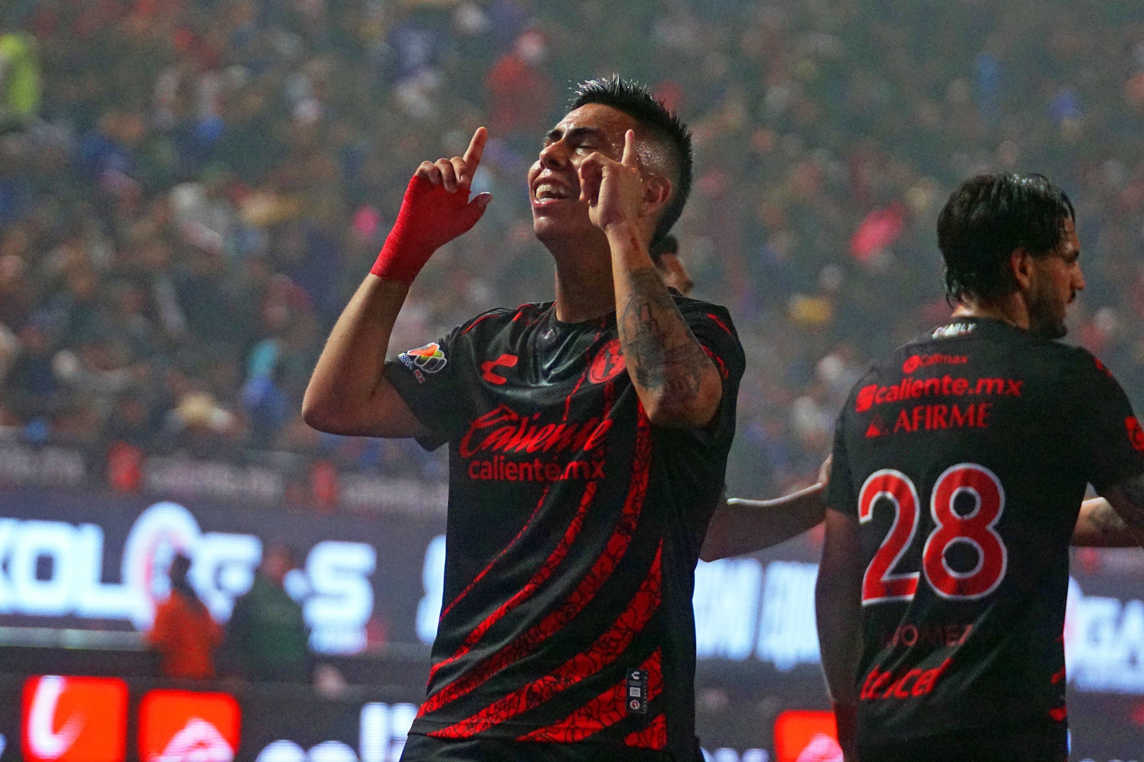 América y Chivas se pelean por el fichaje de Efraín Álvarez