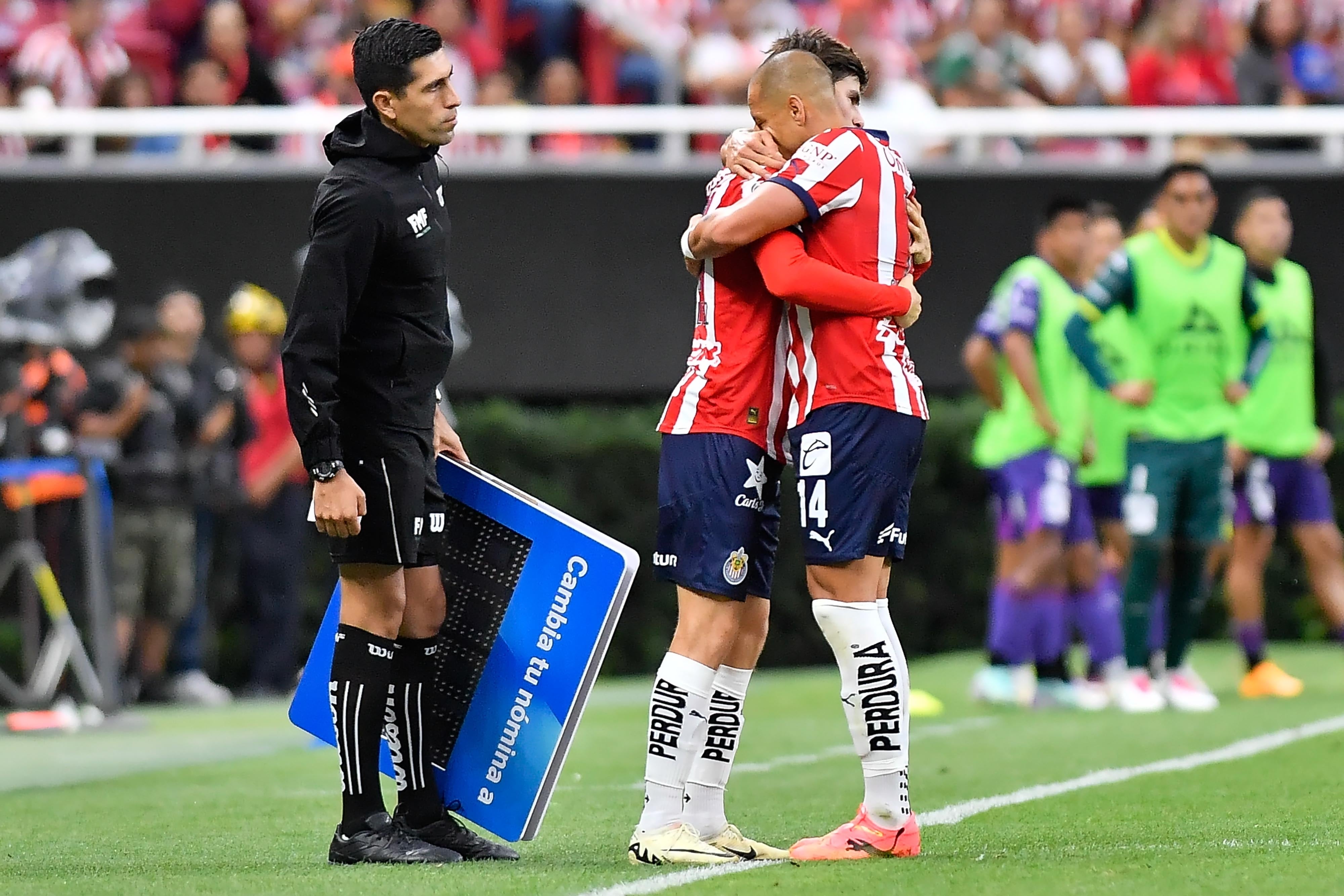 Chicharito Hernández y su papel en el vestidor de Chivas