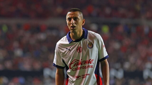 David Faitelson revienta al Piojo Alvarado por renovar con Chivas