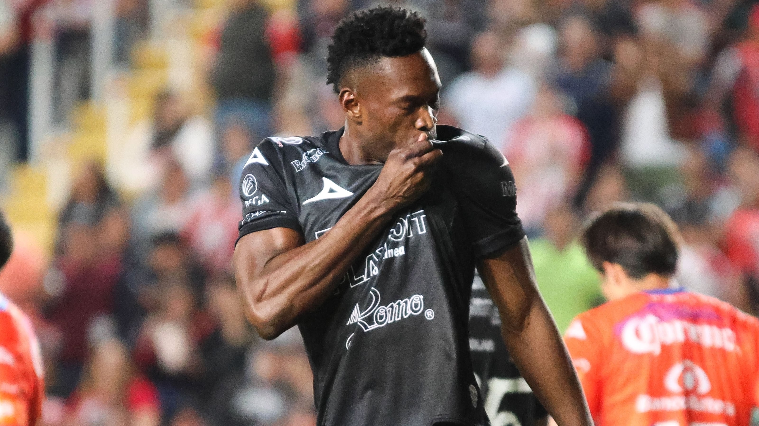 Díber Cambindo con Necaxa en el Clausura 2025