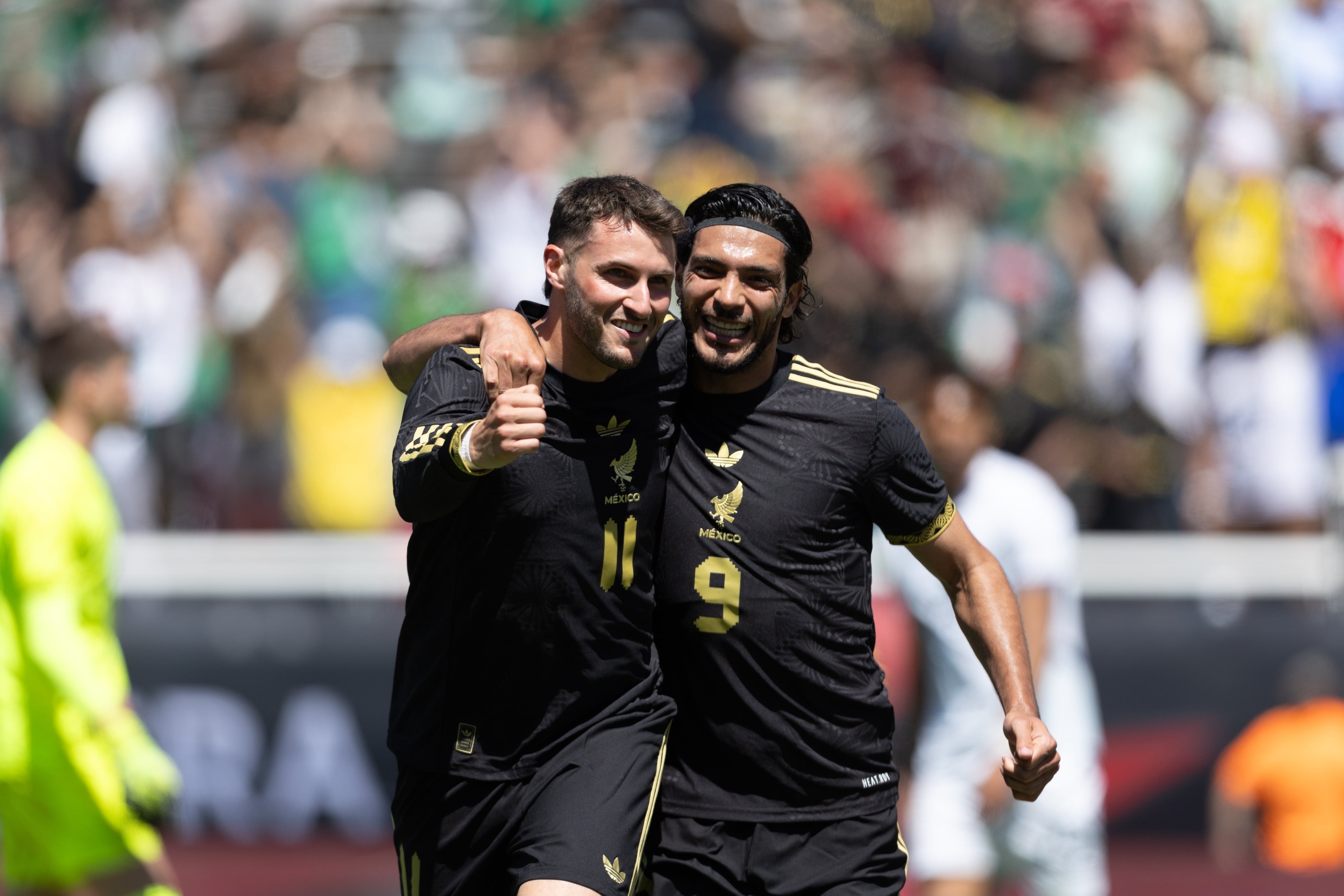 Santiago Giménez y Raúl Jiménez.